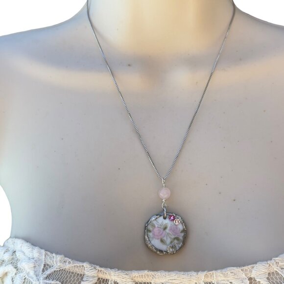 SOLD! Vintage Broken China Floral Pendant - 925 Silver Rose Quartz | Alma Antigu - Picture 12 of 17